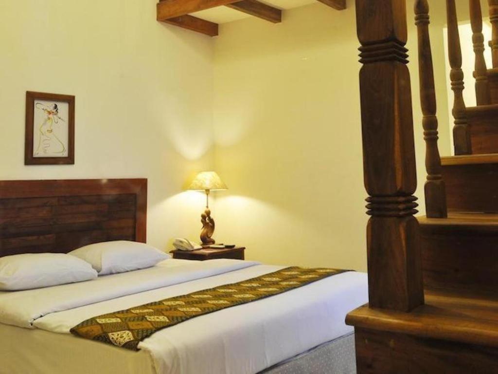 Bukit Daun Hotel And Resort Kediri  Zewnętrze zdjęcie