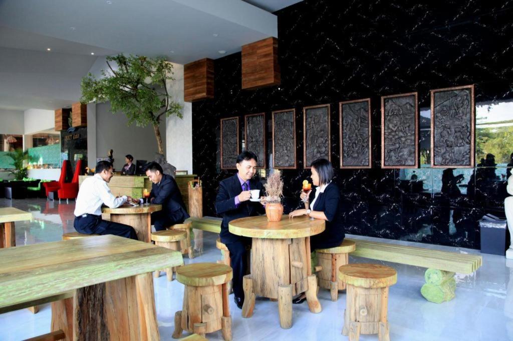 Bukit Daun Hotel And Resort Kediri  Zewnętrze zdjęcie