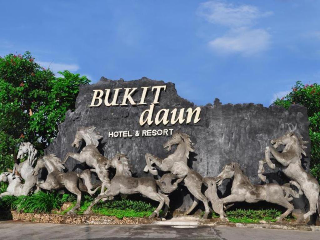Bukit Daun Hotel And Resort Kediri  Zewnętrze zdjęcie