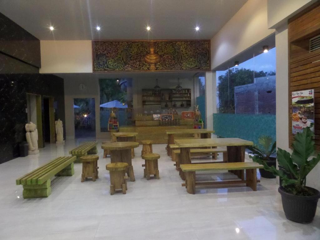 Bukit Daun Hotel And Resort Kediri  Zewnętrze zdjęcie