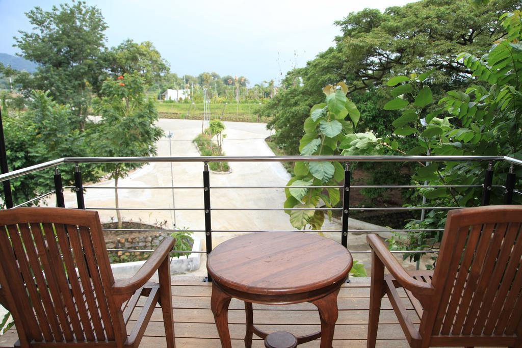 Bukit Daun Hotel And Resort Kediri  Zewnętrze zdjęcie