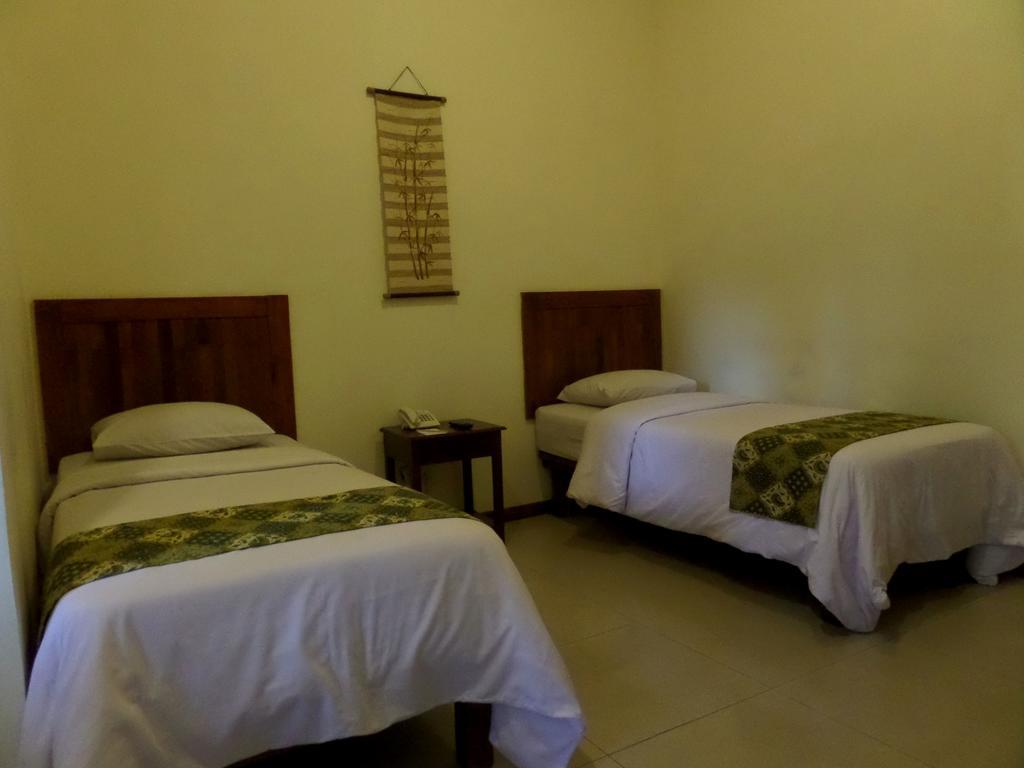 Bukit Daun Hotel And Resort Kediri  Zewnętrze zdjęcie