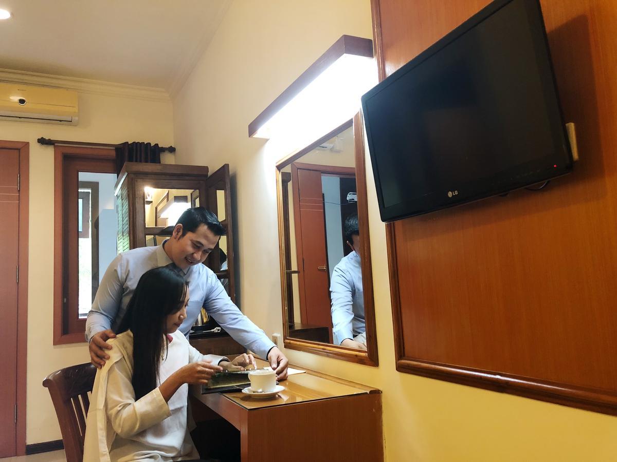 Bukit Daun Hotel And Resort Kediri  Zewnętrze zdjęcie