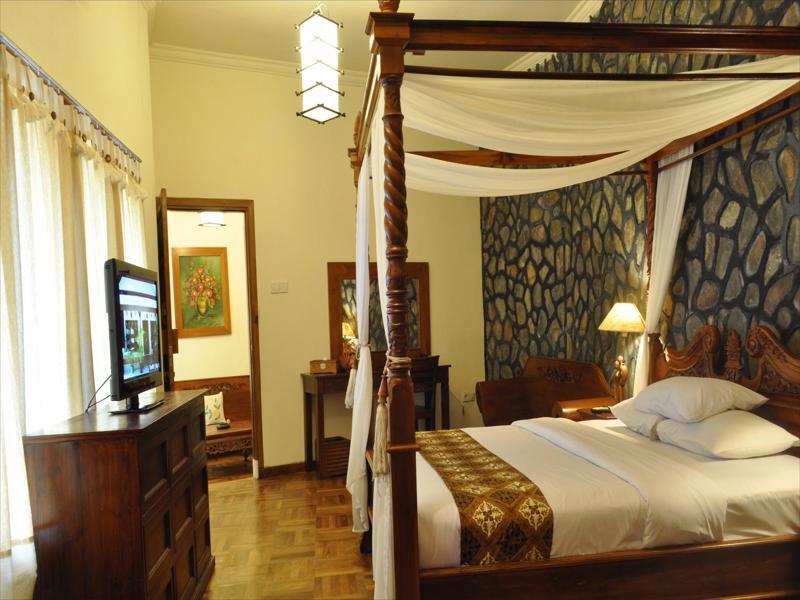 Bukit Daun Hotel And Resort Kediri  Zewnętrze zdjęcie